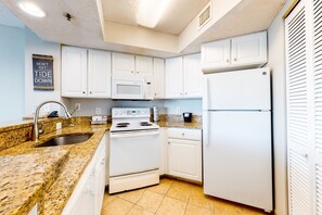 Condo, 1 Bedroom (Deluxe) | Private kitchen