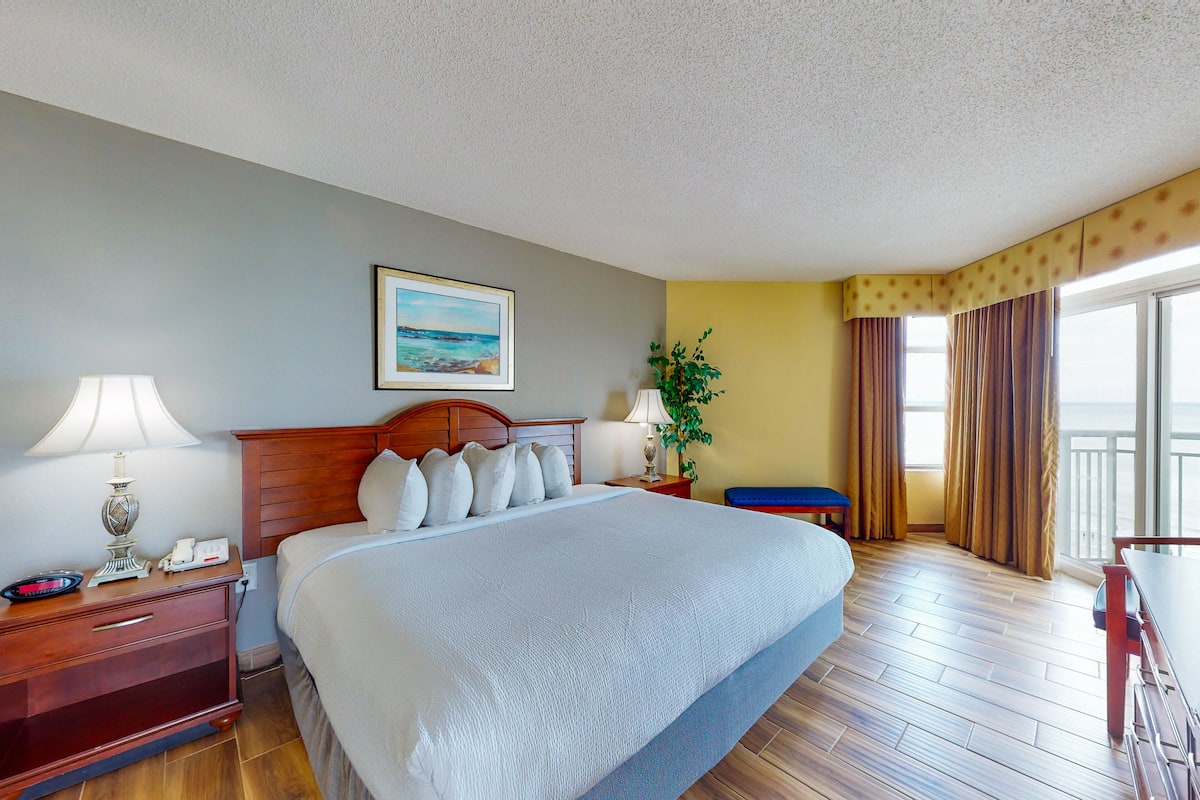 Condo, 3 Bedrooms (Oceanfront) | In-room safe, individually decorated, individually furnished