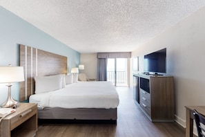 Room (Studio, 1 King Bed, Oceanfront) | In-room safe, individually decorated, individually furnished - Carolinian Beach Resort (Myrtle Beach)