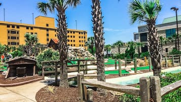 Mini-golf
