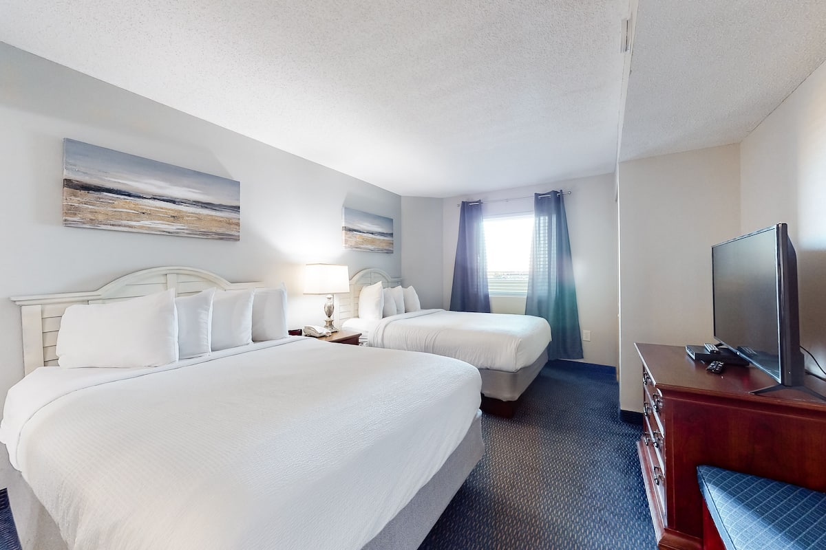 Condo, 1 Bedroom (Deluxe) | 1 bedroom, in-room safe, individually decorated, individually furnished
