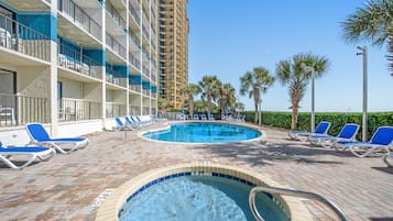 2 outdoor pools, pool loungers