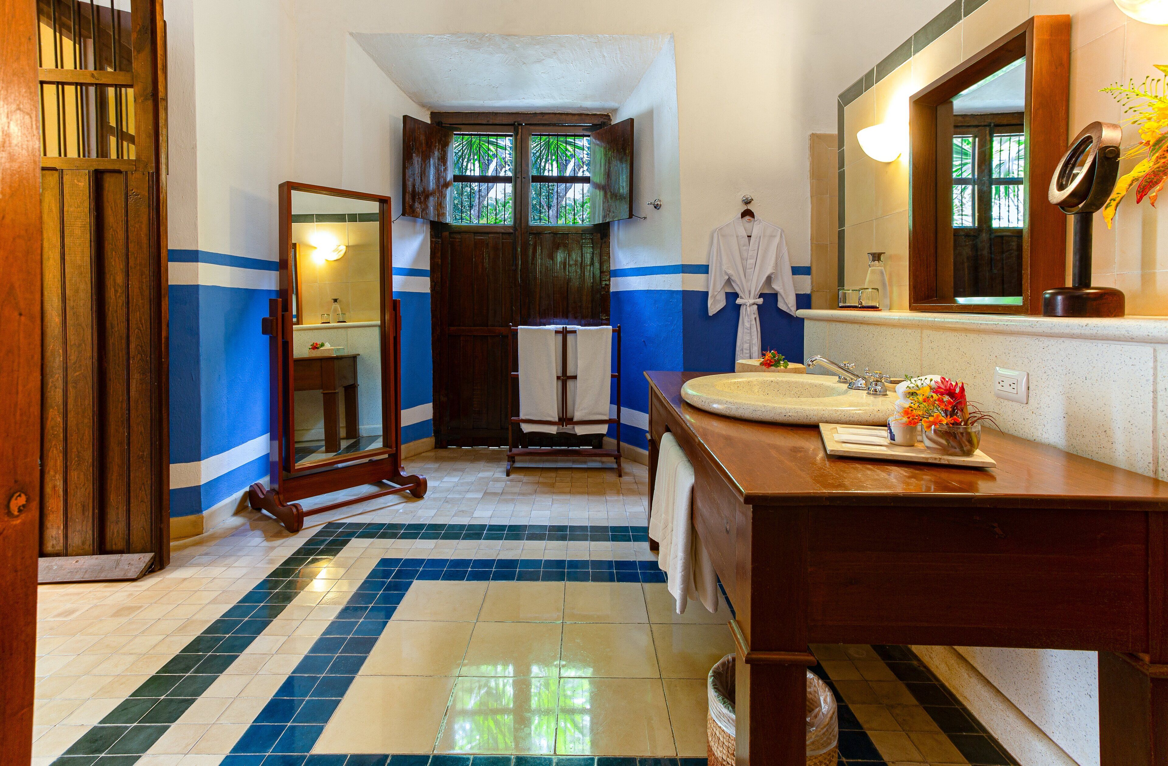 presidential suite, 1 king bed | bathroom | free toiletries, hair dryer, bathrobes, slippers