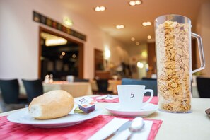 Frokostbuffé hver dag (EUR 9.50 per person)