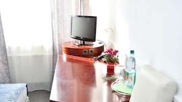 Zimmersafe, Bügeleisen/Bügelbrett, kostenlose Babybetten