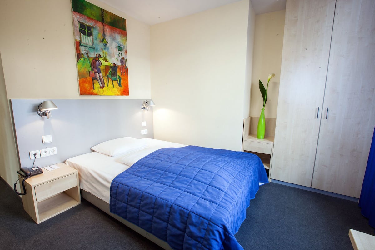 Superior Single Room | In-room safe, iron/ironing board, free cribs/infant beds, free WiFi