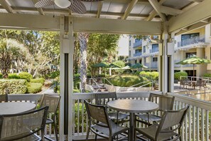 Bar (on property) - Marriott's Barony Beach Club (Hilton Head Island)