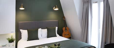 Classic Double Room | 1 bedroom, in-room safe, desk, soundproofing