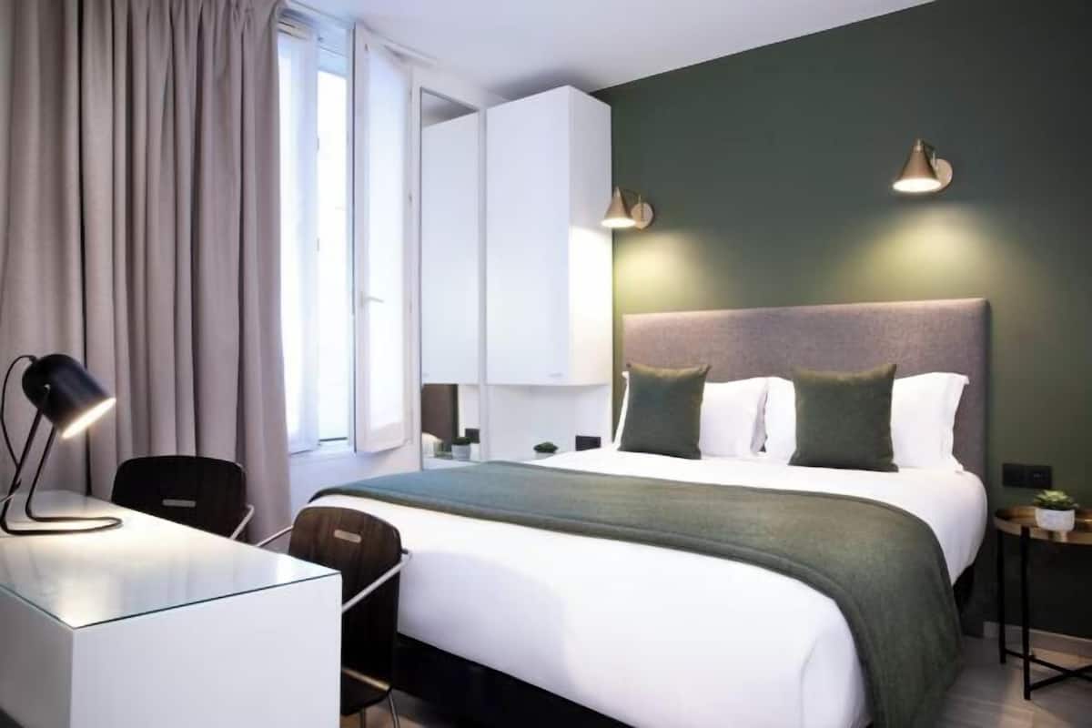 1 chambre, coffres-forts dans les chambres, bureau