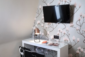 Classic Double Room | In-room safe, desk, soundproofing, iron/ironing board
