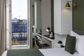 Junior Suite | In-room safe, desk, soundproofing, iron/ironing board - Hotel Brady – Gare de l’Est (Paris)