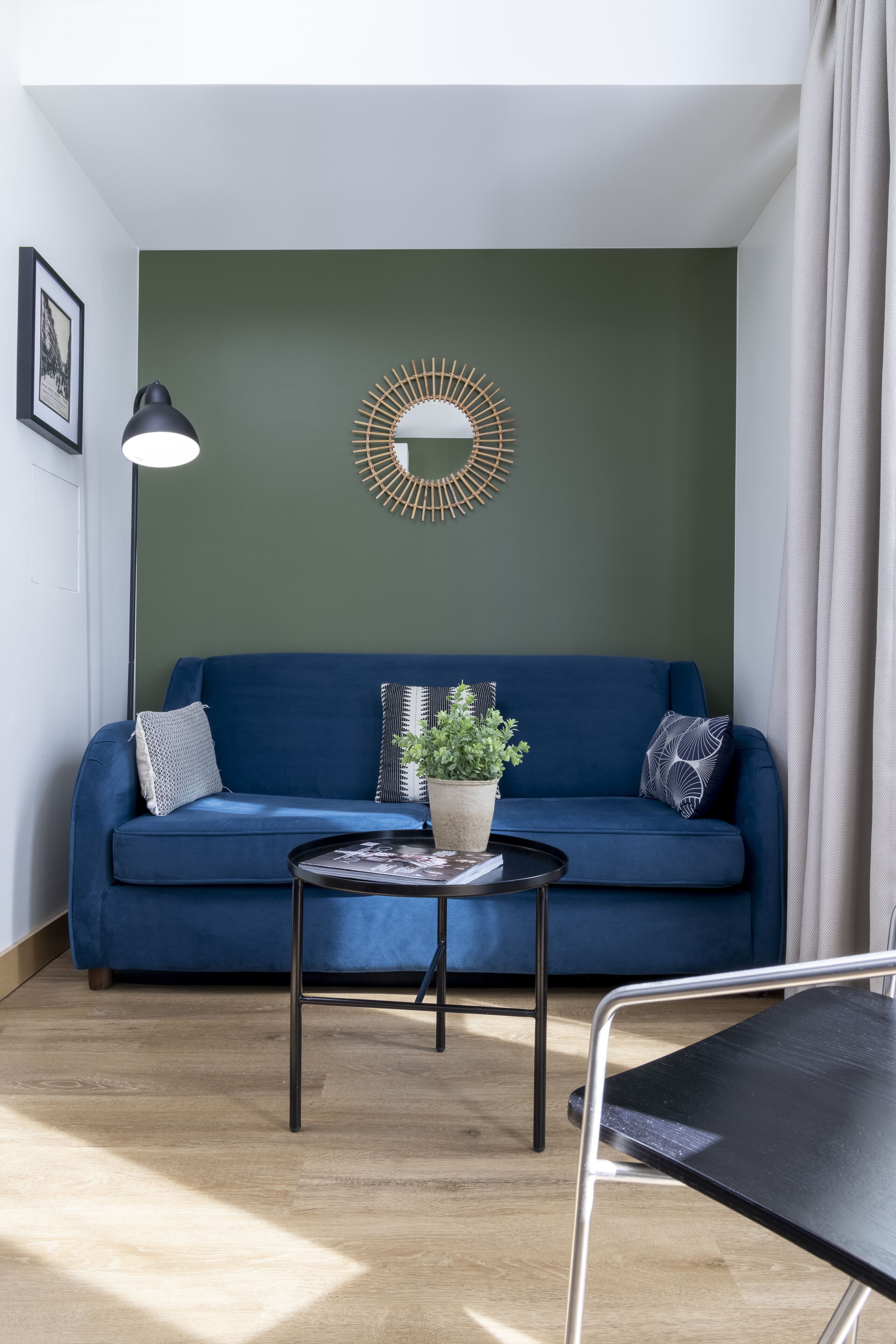 junior suite | living area | flat-screen tv