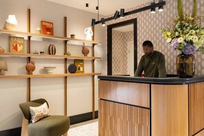 Reception - Hotel Brady – Gare de l’Est (Paris)