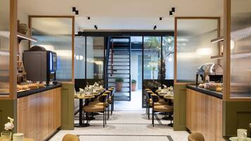 Dagelijks ontbijtbuffet (EUR 16 per persoon)