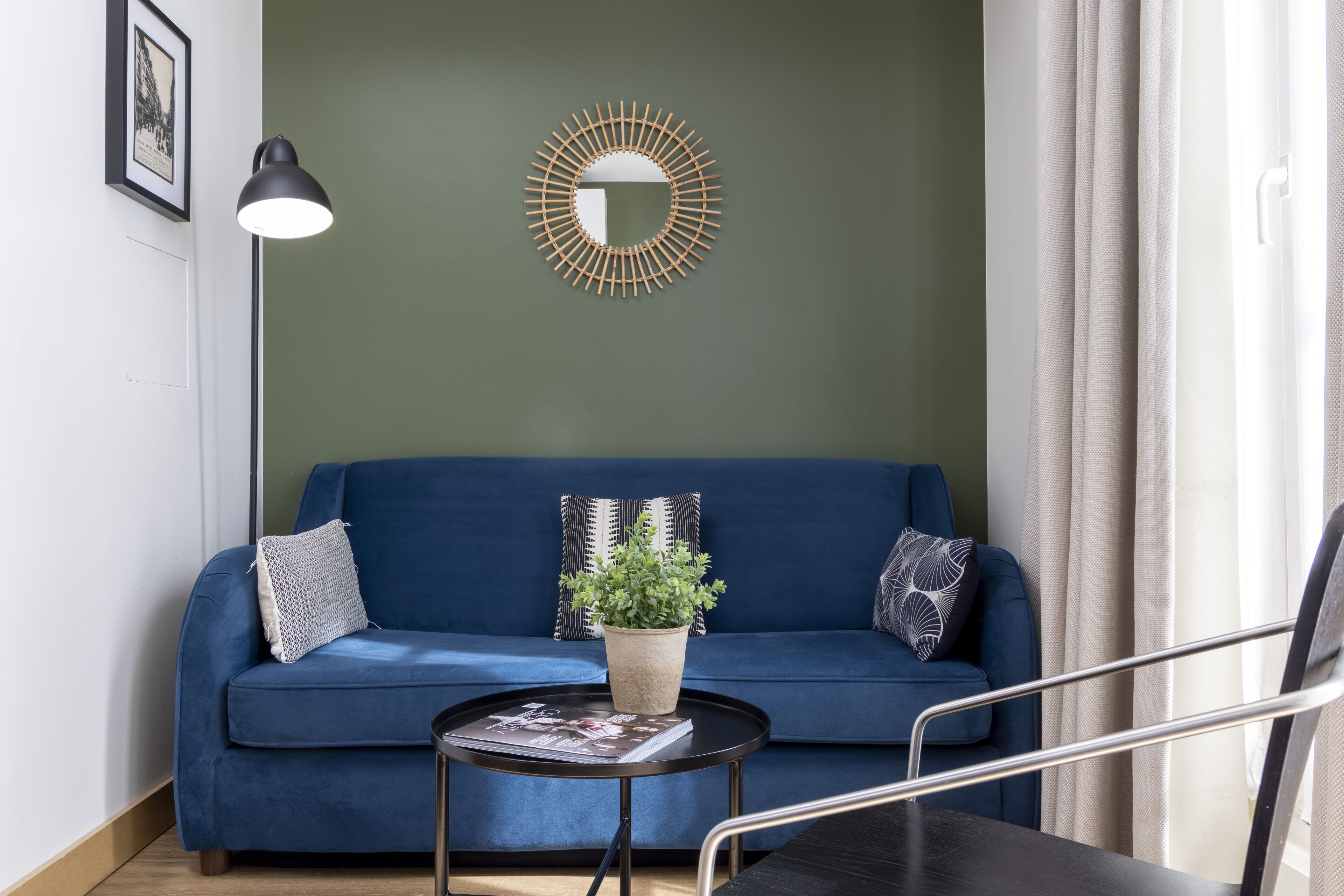 junior suite | living area | flat-screen tv