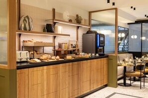 Dagelijks ontbijtbuffet (EUR 16 per persoon)