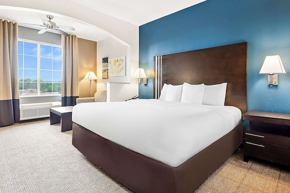 Suite, 1 King Bed with Sofa bed, Non Smoking