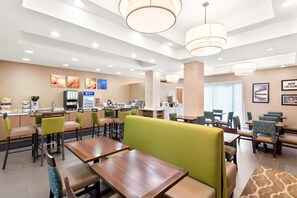 Free daily full breakfast - Comfort Suites New Orleans East (New Orleans)