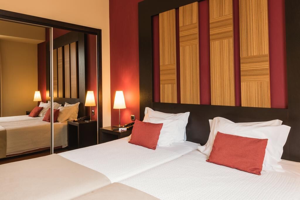 Hypo-allergenic bedding, minibar, in-room safe, desk