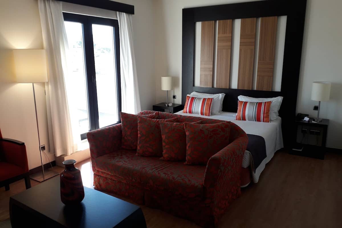 Chambre panoramique | Literie hypoallergénique, minibar, coffre-fort pour ordinateur portable