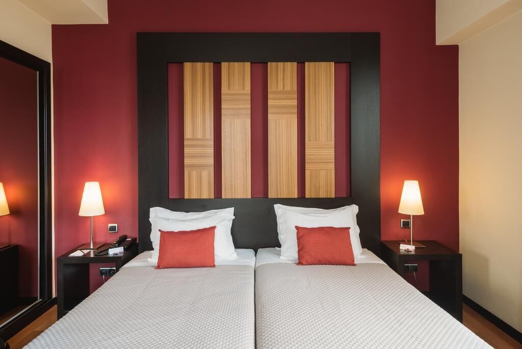 Hypo-allergenic bedding, minibar, in-room safe, desk