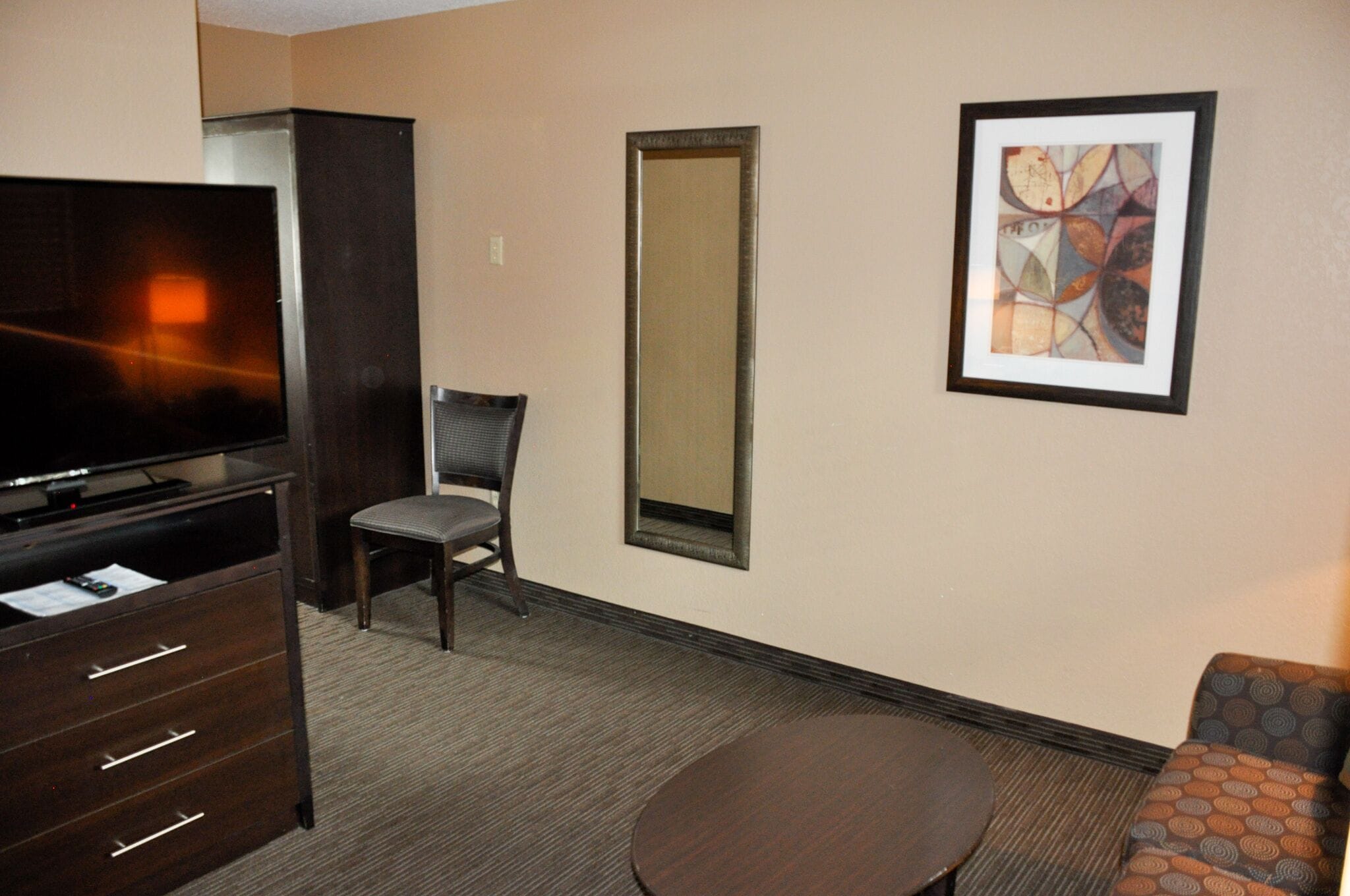 deluxe suite, 1 king bed, non smoking (1 bedroom) | living room | 50-inch tv with cable channels, netflix, hulu