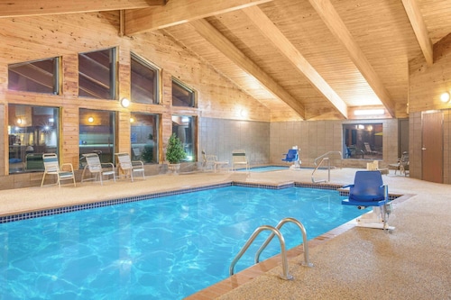 AmericInn by Wyndham Clear Lake