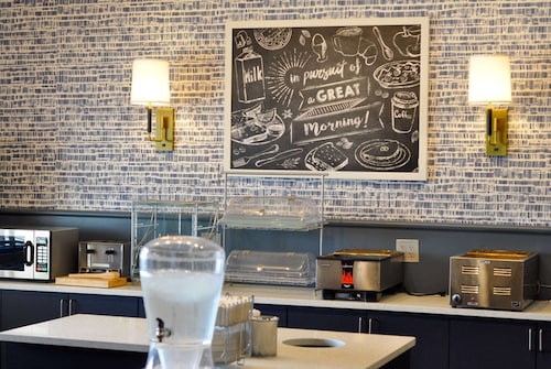 AmericInn by Wyndham Clear Lake