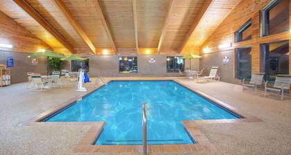 AmericInn by Wyndham Clear Lake