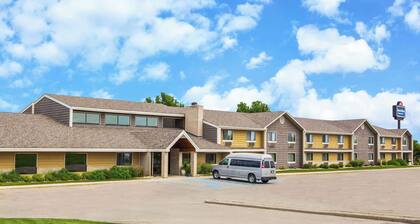 AmericInn by Wyndham Clear Lake