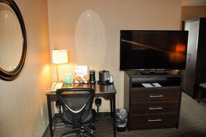 Deluxe Suite, 1 King Bed, Non Smoking (1 Bedroom) | Desk, laptop workspace, blackout drapes, iron/ironing board