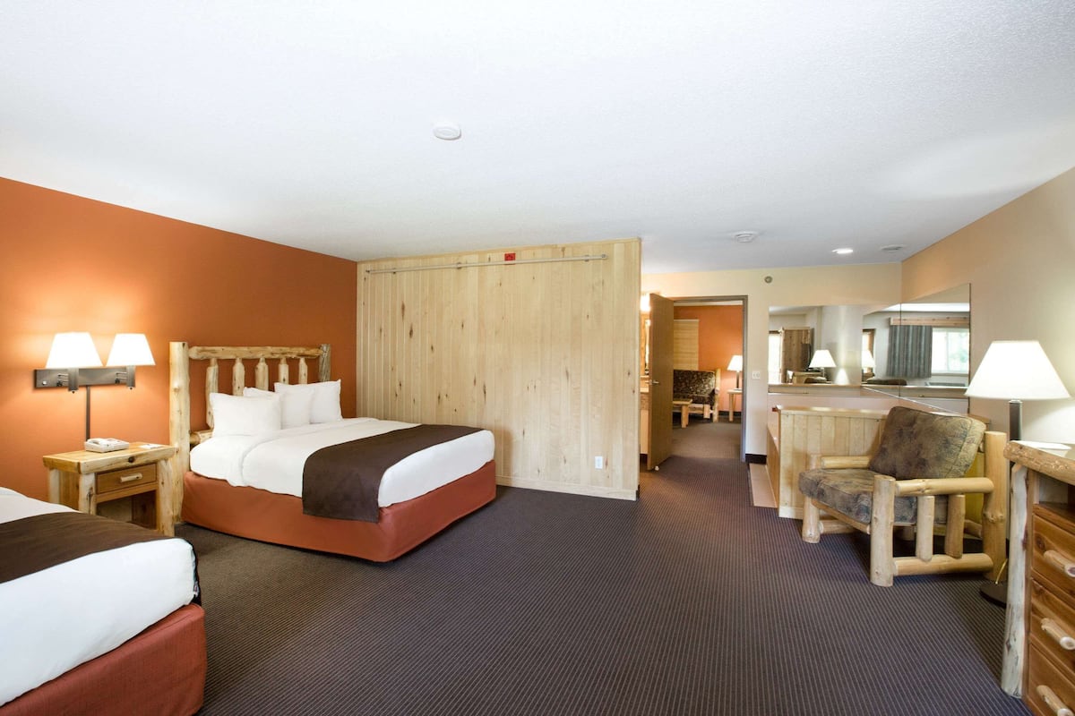 Premier Suite, 1 Bedroom, 2 Queen Beds, Jacuzzi, Fireplace, Balcony, Non Smoking | 1 bedroom, desk, iron/ironing board, rollaway beds
