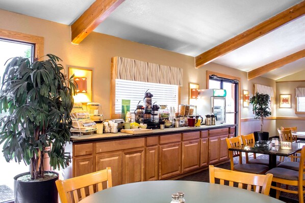 Free daily continental breakfast