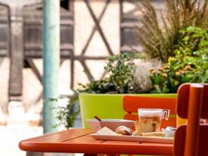 Petit déjeuner servi en supplément