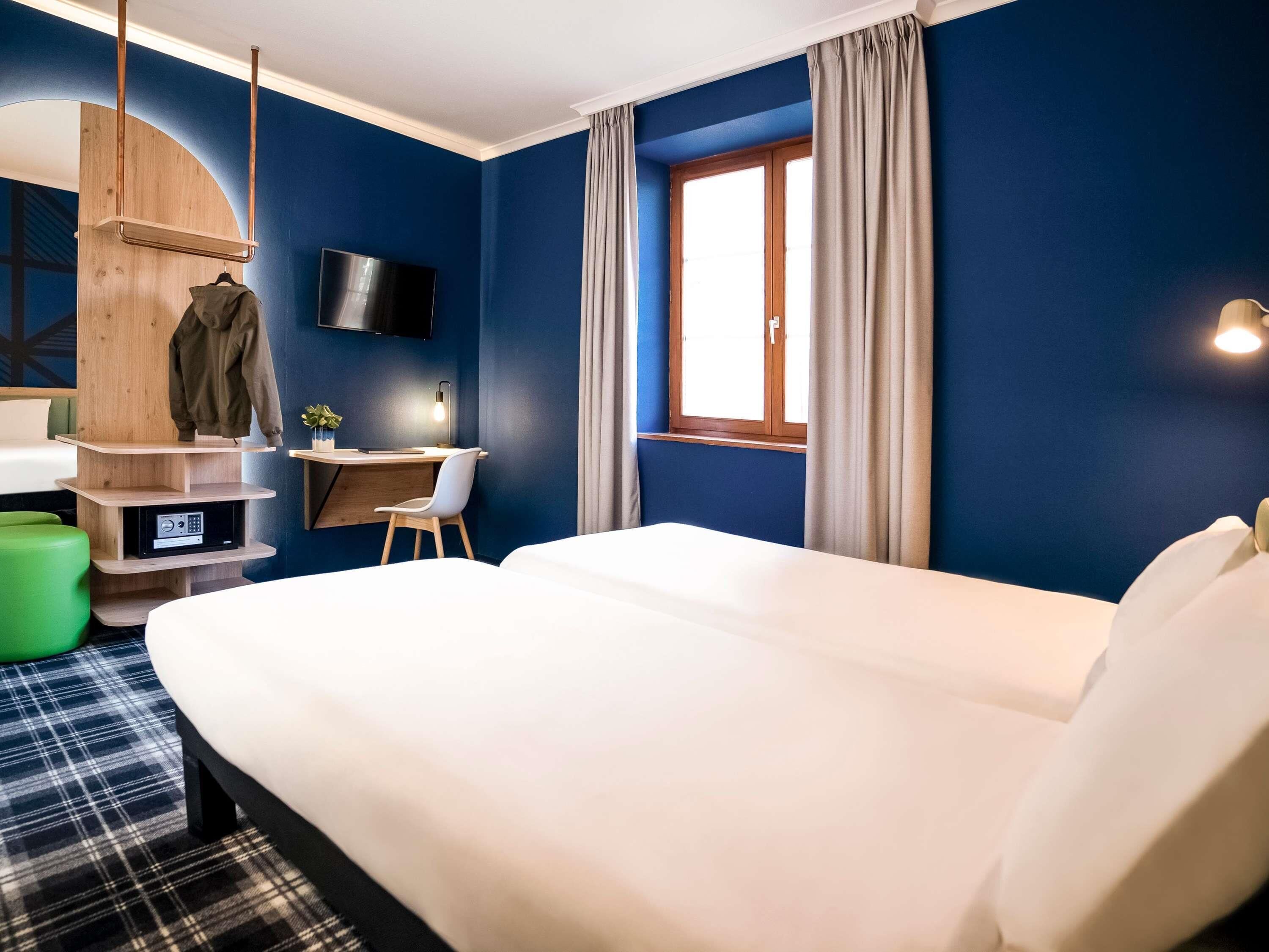 Standard Room, 2 Single Beds | Minibar, in-room safe, desk, soundproofing