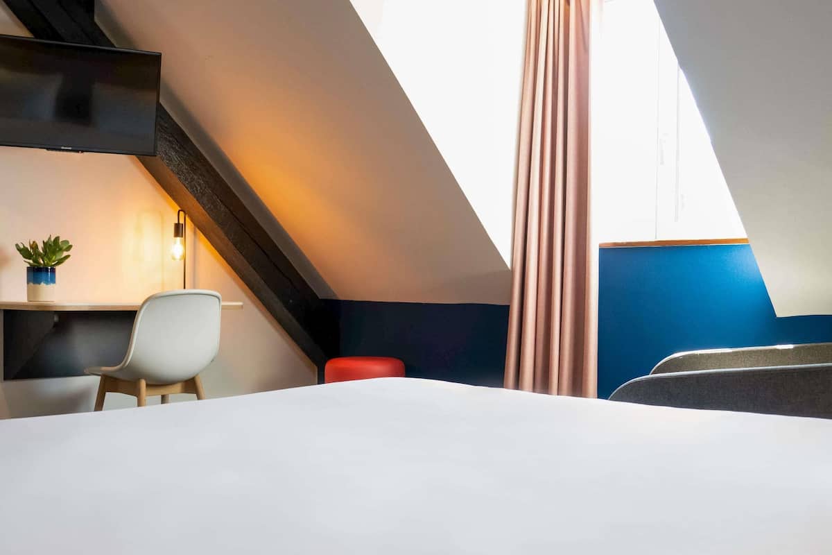 Minibar, in-room safe, desk, soundproofing