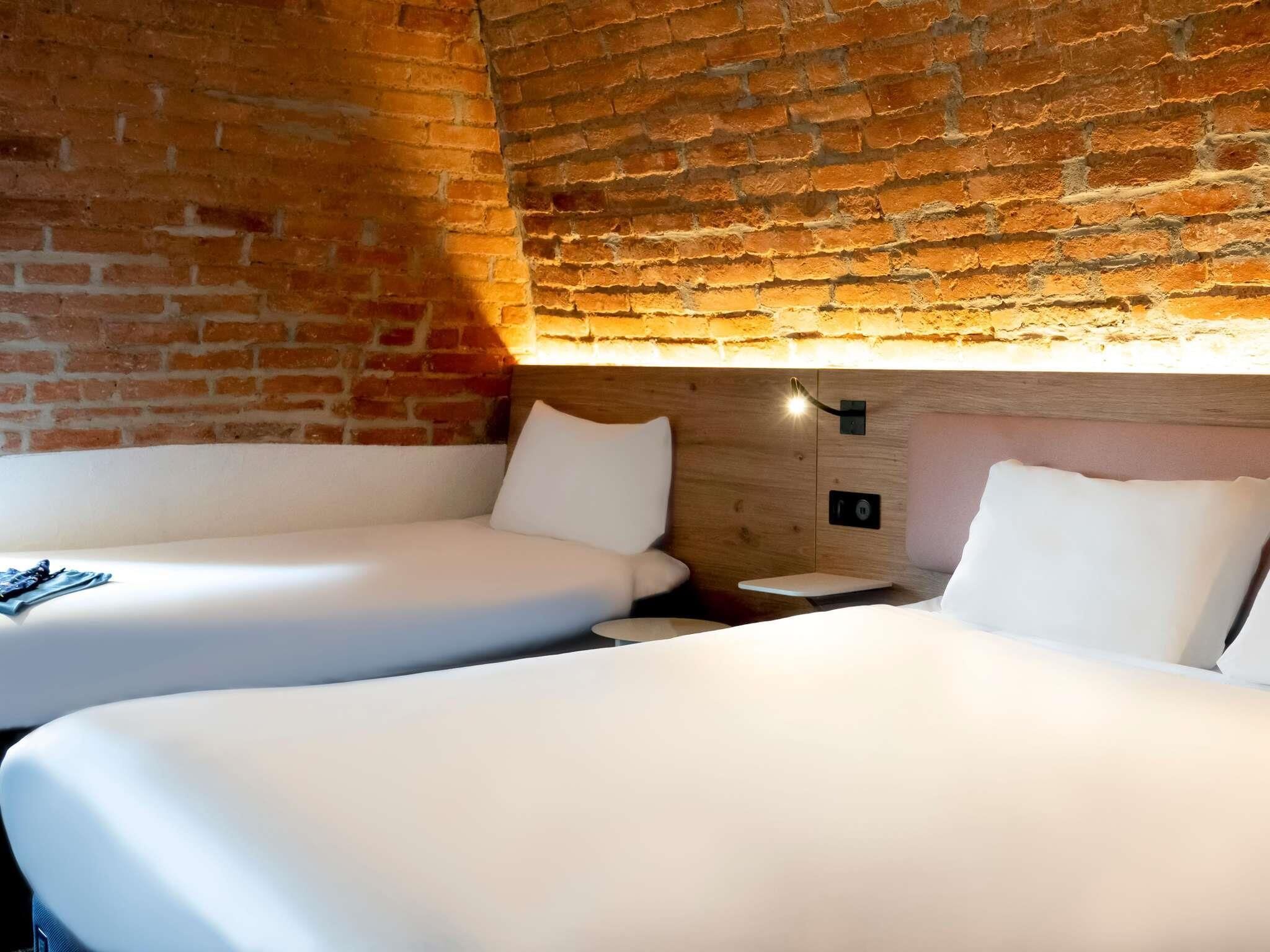 Standard Room (3 people) | Minibar, in-room safe, desk, soundproofing