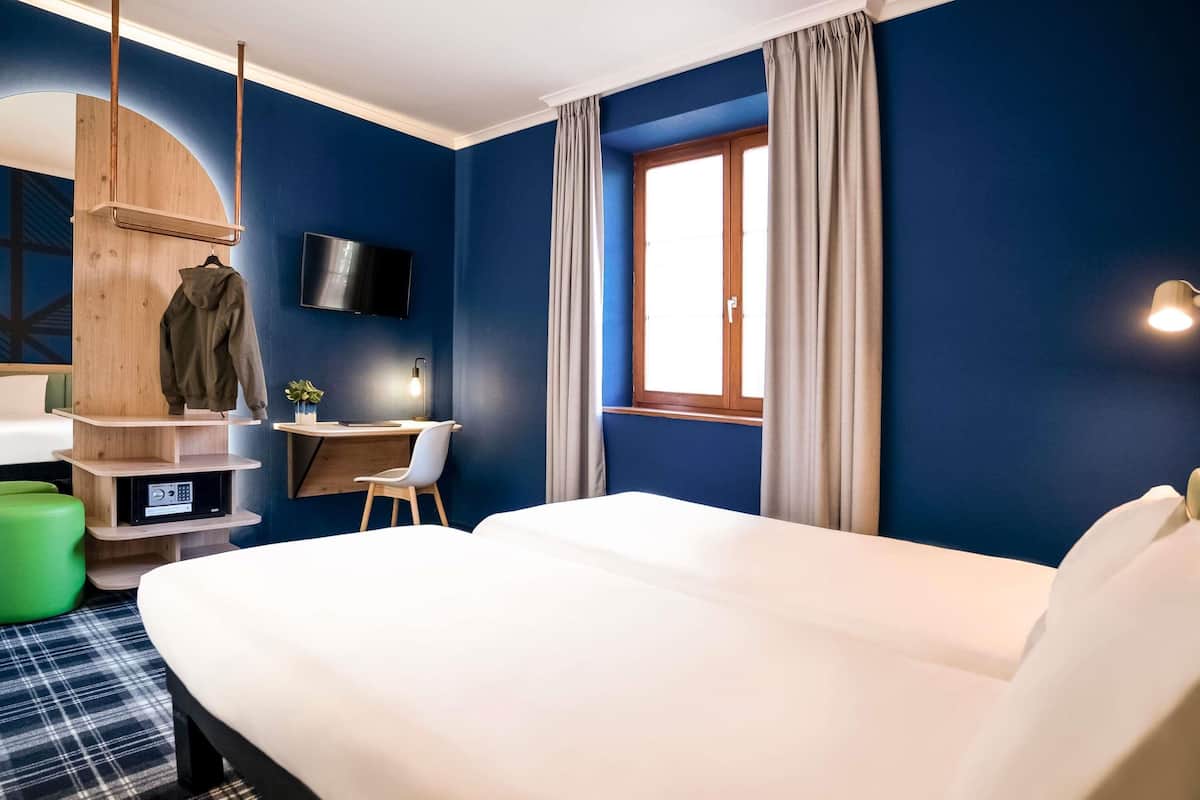 Standard Room, 2 Twin Beds | Minibar, in-room safe, desk, soundproofing