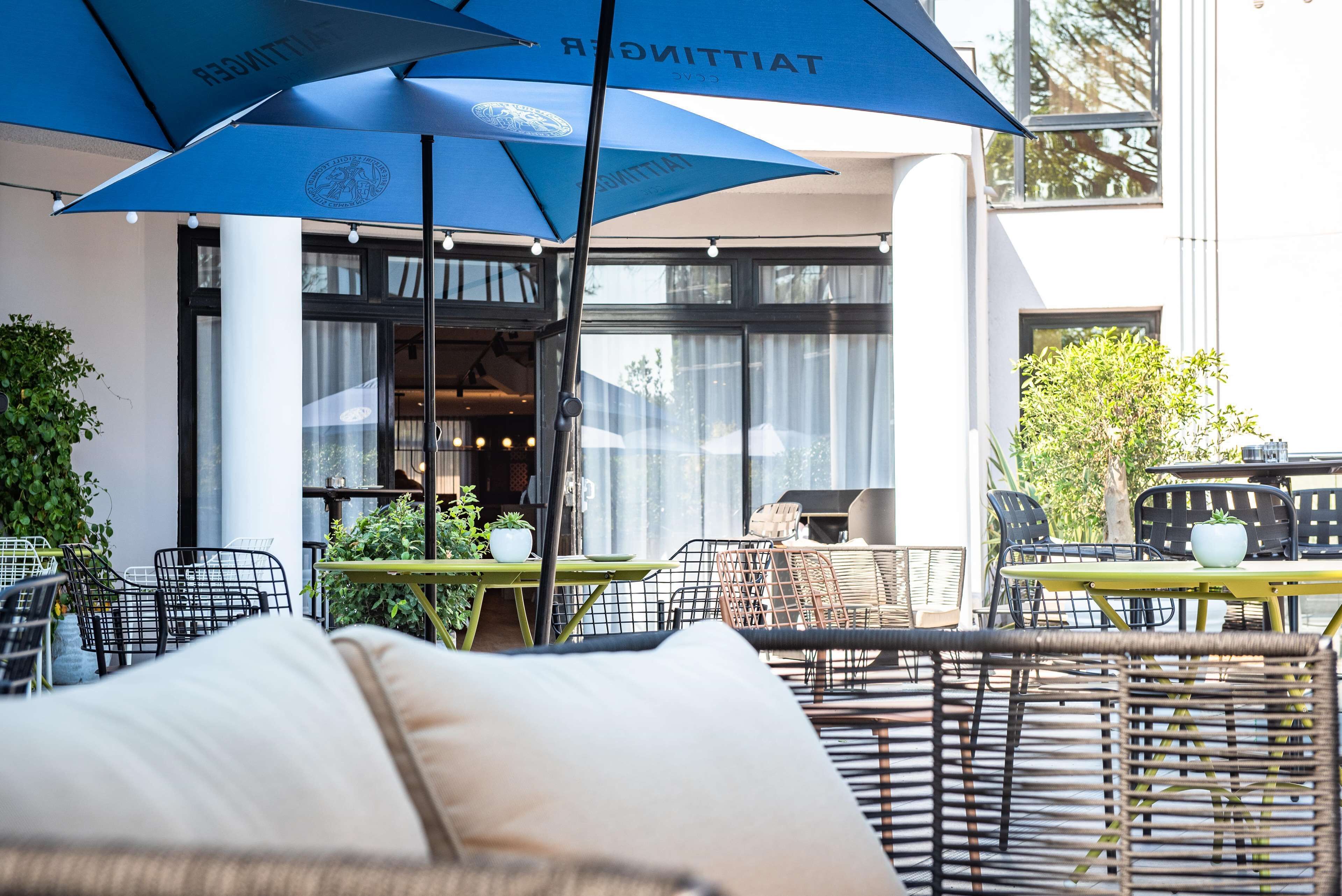 breakfast, lunch, dinner served; pool views