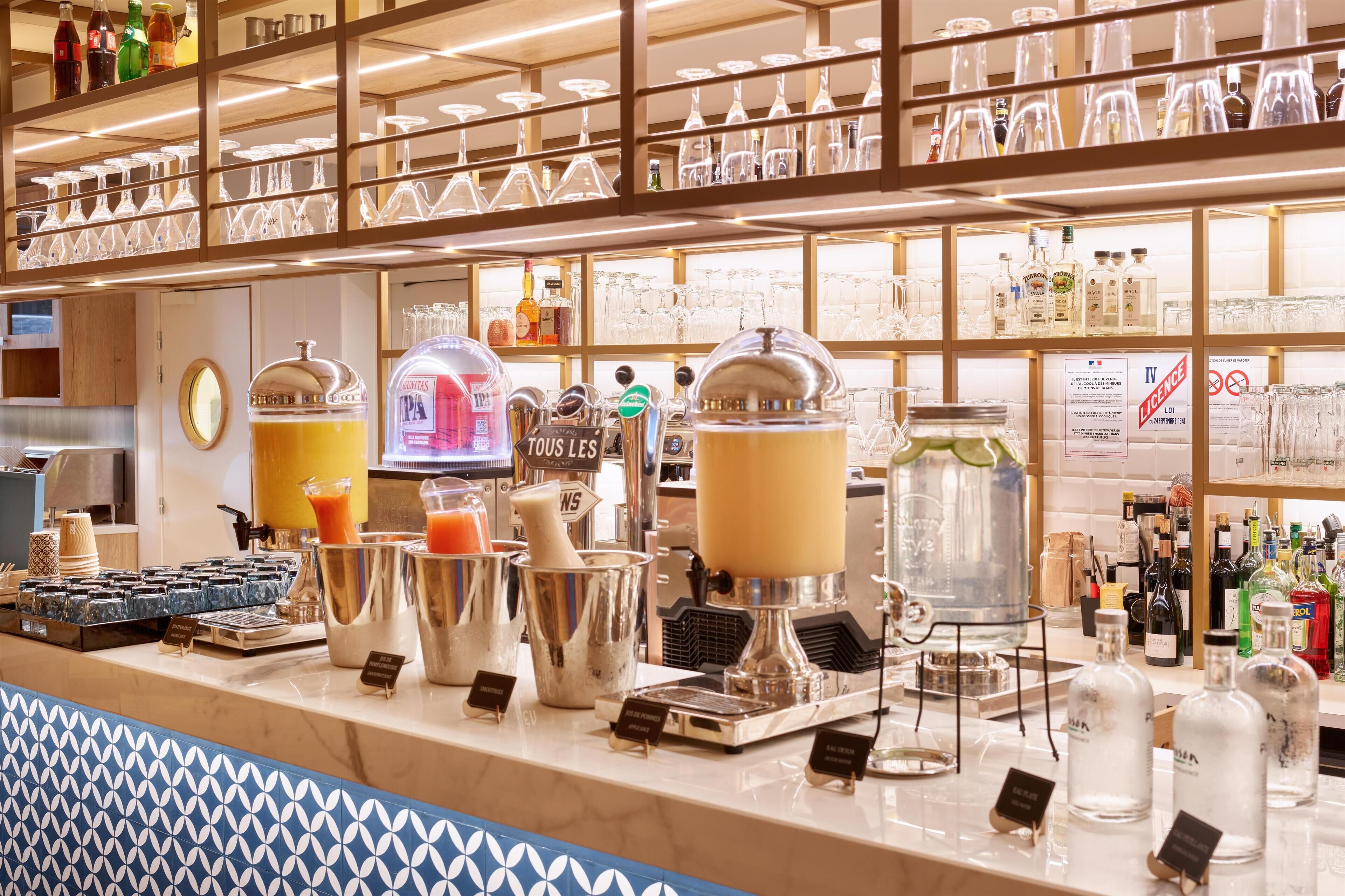 Bữa sáng buffet hàng ngày với phụ phí nhỏ 