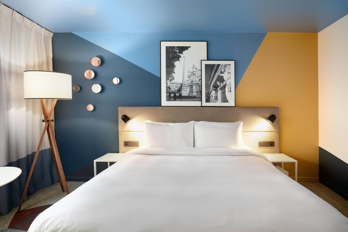 Premium bedding, in-room safe, desk, laptop workspace