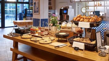 Café da manhã com buffet todos os dias mediante uma taxa
