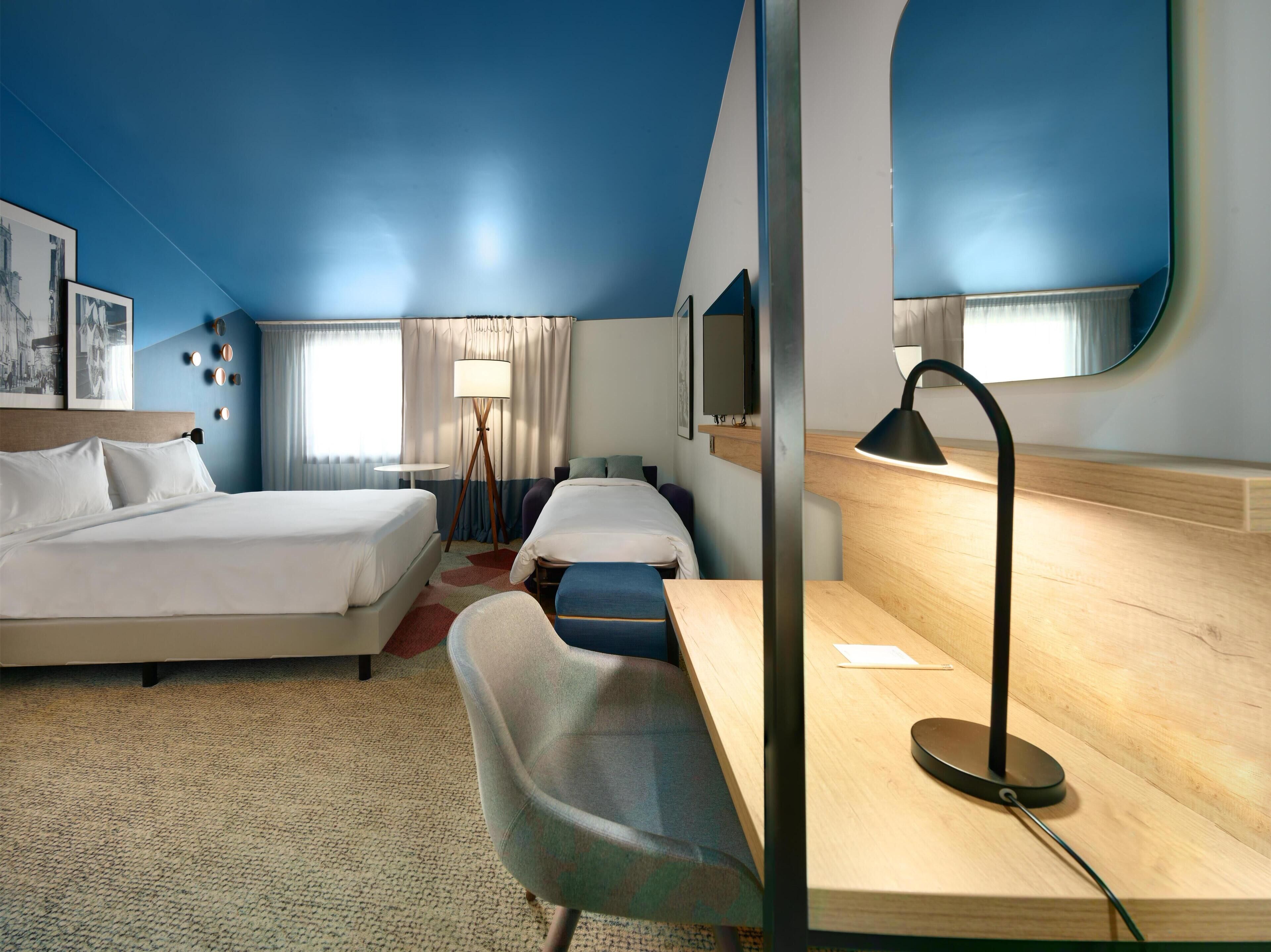 Premium bedding, in-room safe, desk, laptop workspace