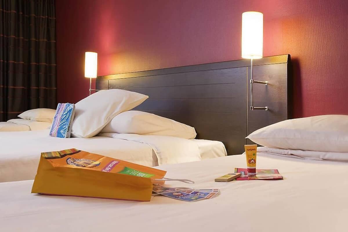 Standard Suite, 1 Double Bed with Sofa bed | Desk, soundproofing, iron/ironing board, free WiFi