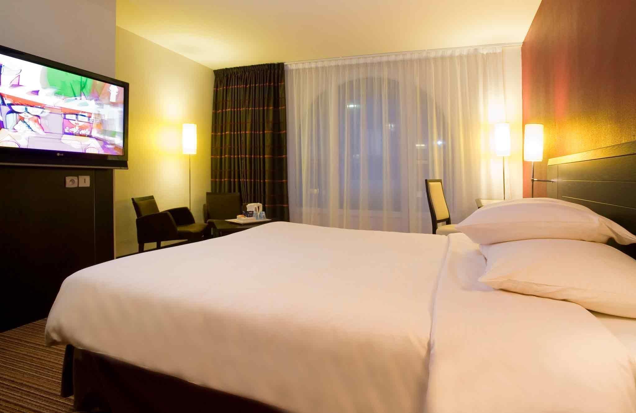 Bureau, chambres insonorisées, fer et planche à repasser, Wi-Fi gratuit