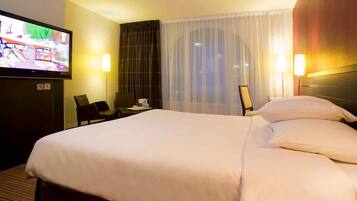 Bureau, chambres insonorisées, fer et planche à repasser, Wi-Fi gratuit