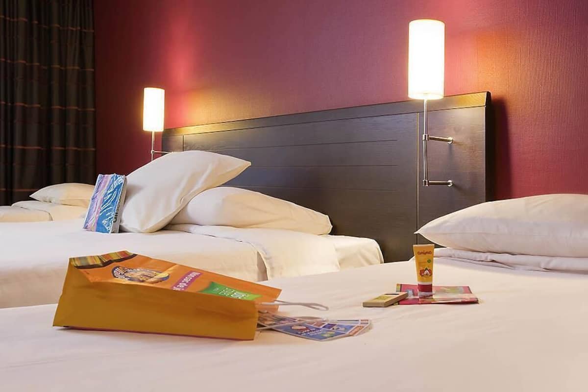 Standard Suite, 1 Double Bed with Sofa bed | Desk, soundproofing, iron/ironing board (on request), WiFi (free)