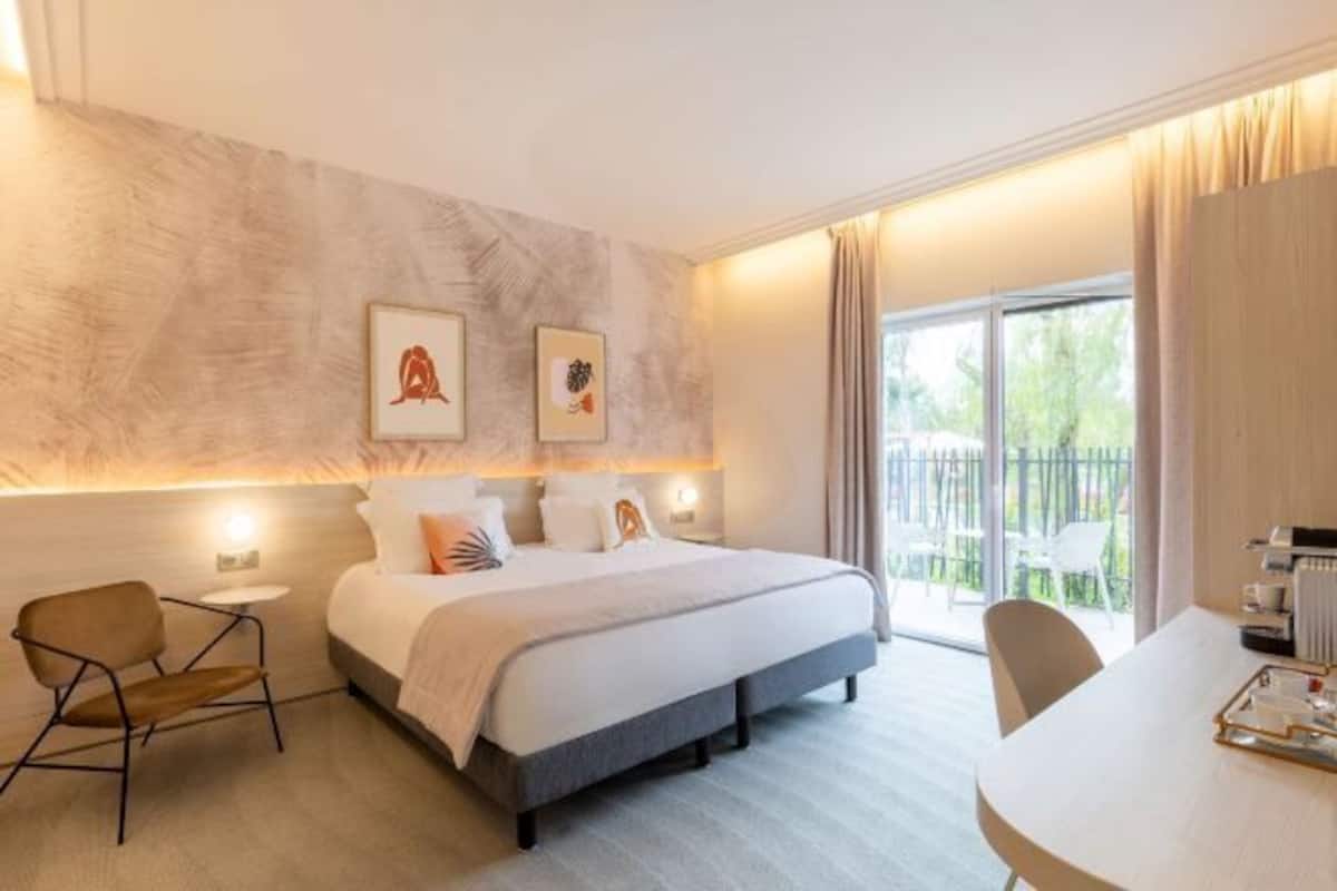 Minibar, in-room safe, desk, soundproofing