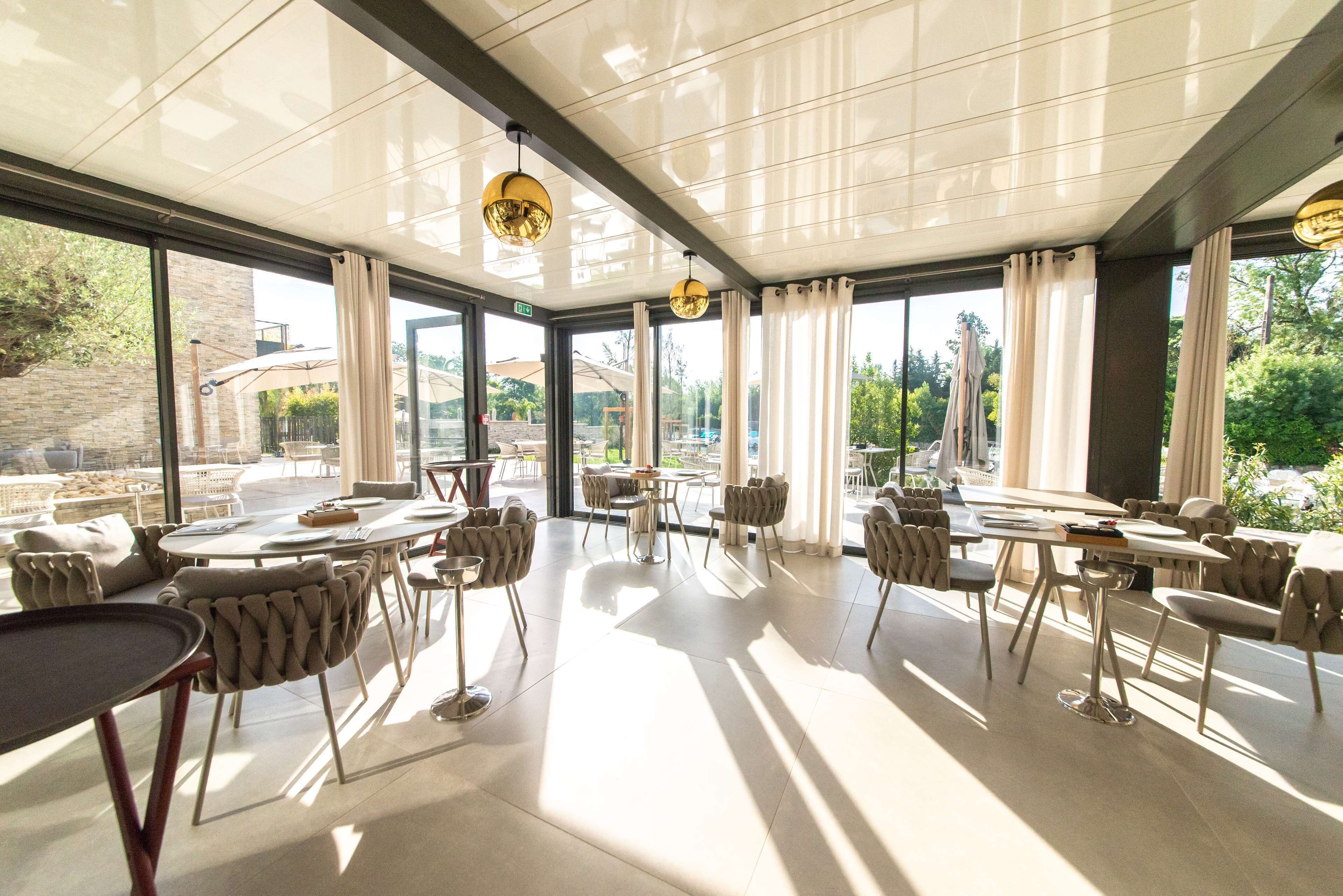 breakfast, lunch and dinner served