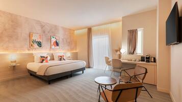 1 chambre, minibar, coffres-forts dans les chambres, bureau